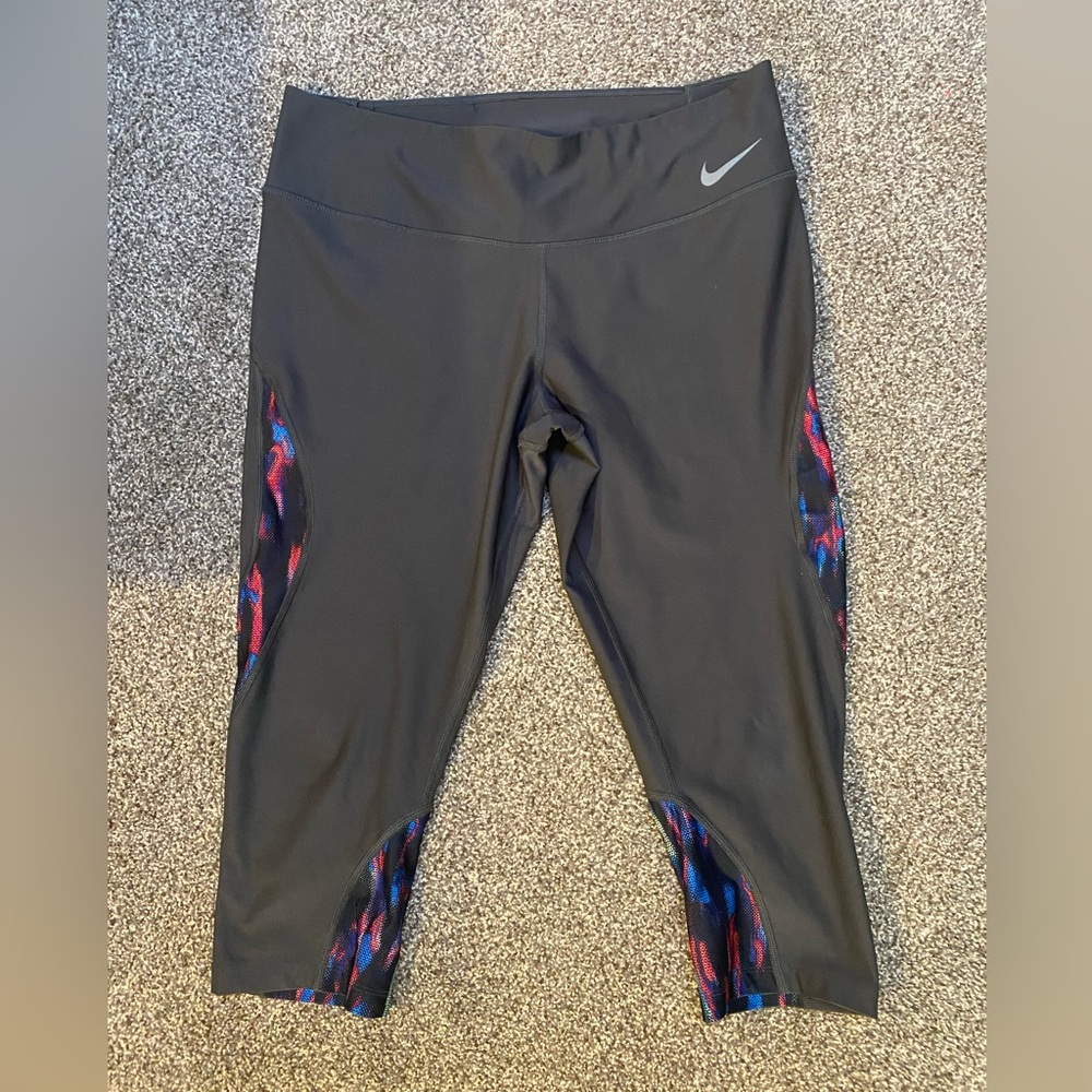 Nike Dri-FIT Womens XL Gray Capri Leggings Mesh‎ Abstract Print Crop Tights